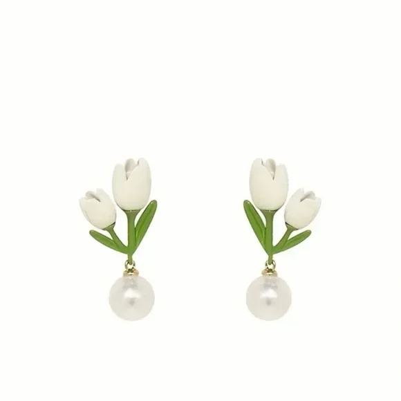 Tulip Floral Pearl Drop Earrings - Picture 5 of 5